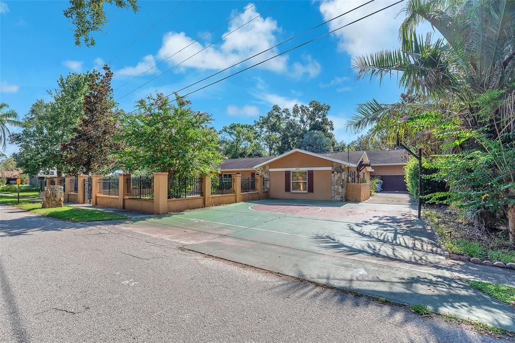 Activo con contrato: $475,000 (3 camas, 2 baños, 3244 Pies cuadrados)