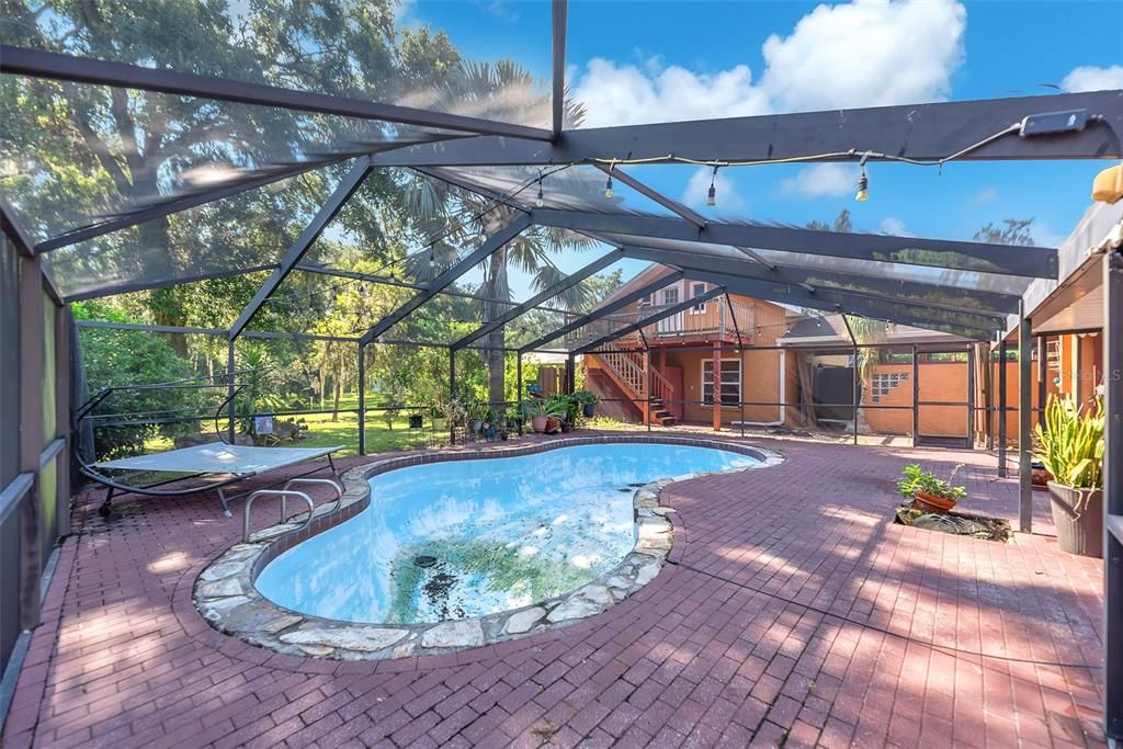 Activo con contrato: $475,000 (3 camas, 2 baños, 3244 Pies cuadrados)