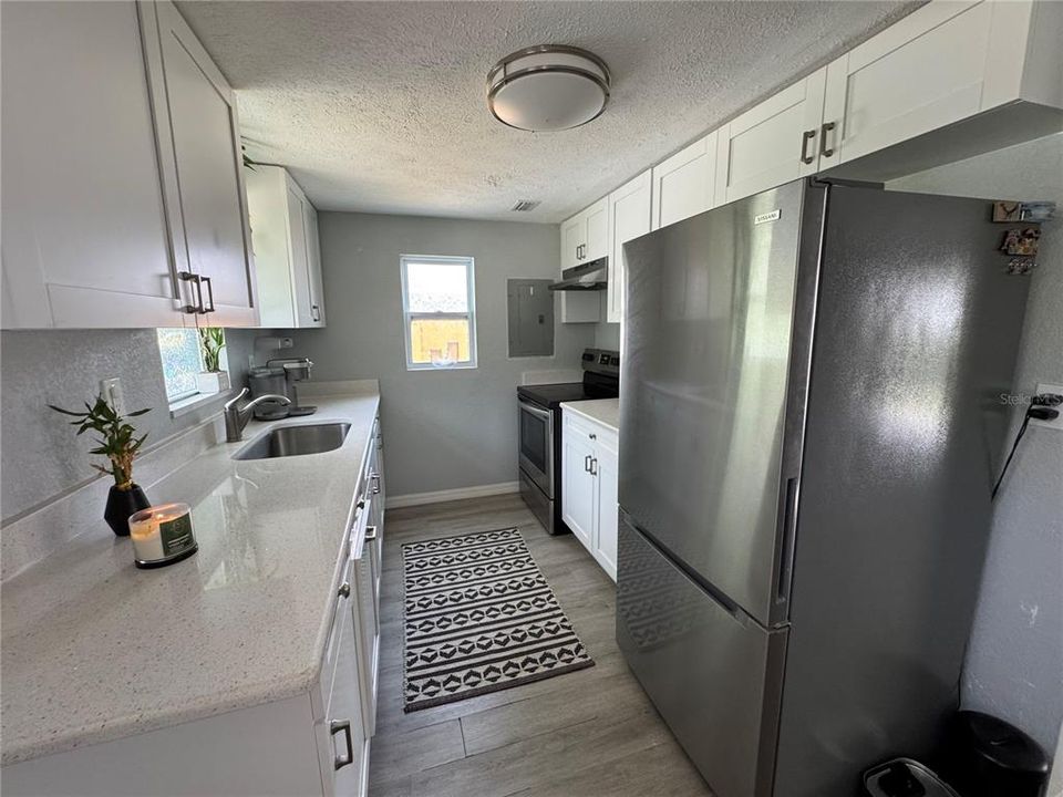 Под контрактом: $194,500 (2 спален, 1 ванн, 695 Квадратных фут)