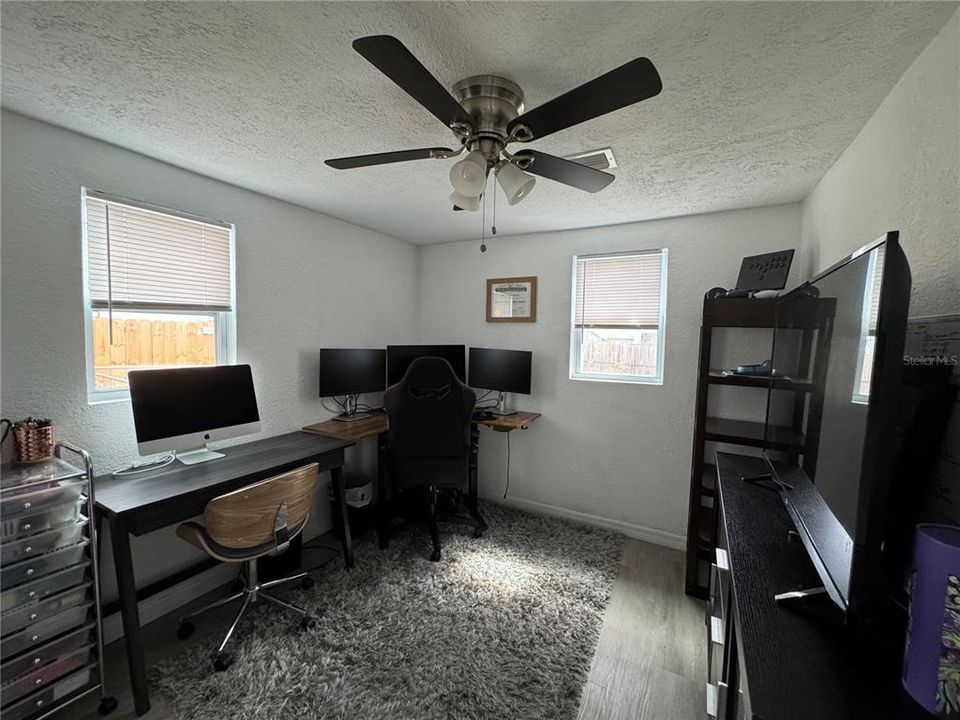 Под контрактом: $194,500 (2 спален, 1 ванн, 695 Квадратных фут)