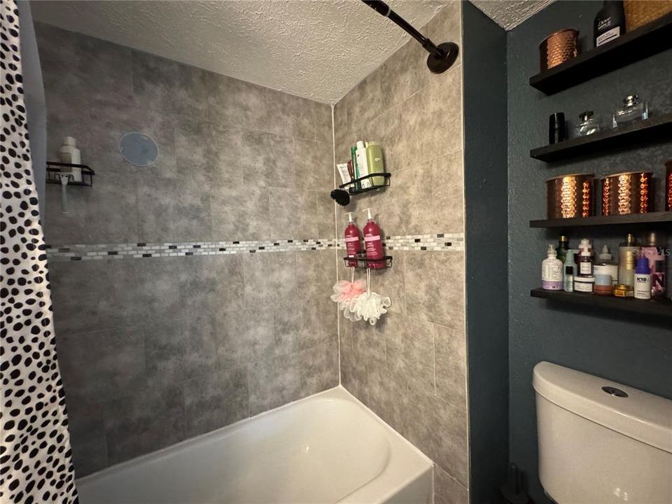 Под контрактом: $194,500 (2 спален, 1 ванн, 695 Квадратных фут)