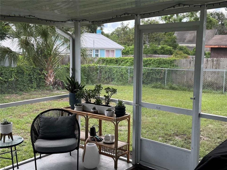 Под контрактом: $194,500 (2 спален, 1 ванн, 695 Квадратных фут)