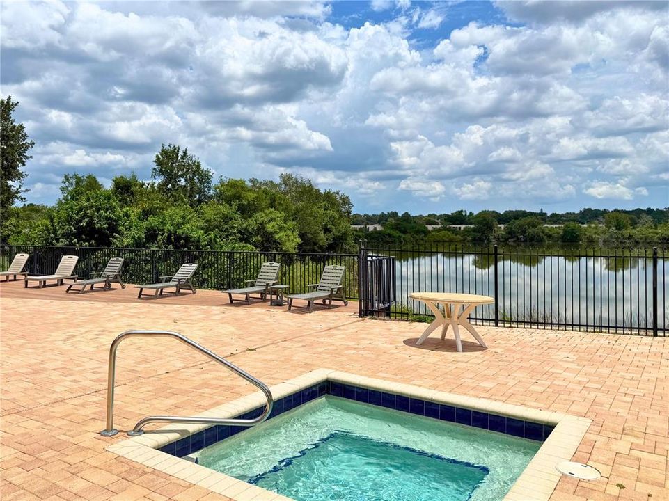 待售: $145,000 (1 贝兹, 1 浴室, 708 平方英尺)