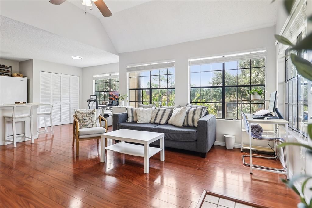 待售: $145,000 (1 贝兹, 1 浴室, 708 平方英尺)