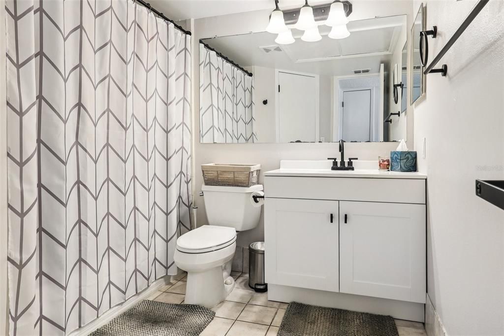 待售: $145,000 (1 贝兹, 1 浴室, 708 平方英尺)