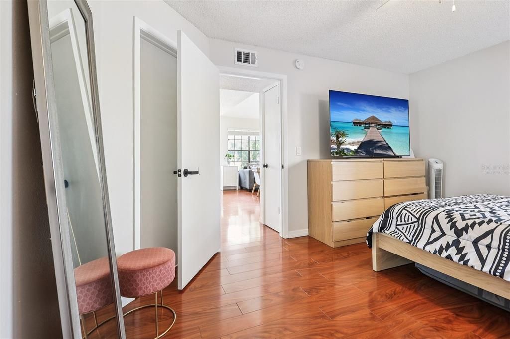 待售: $145,000 (1 贝兹, 1 浴室, 708 平方英尺)