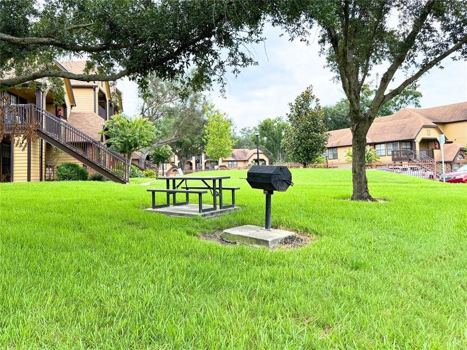 待售: $145,000 (1 贝兹, 1 浴室, 708 平方英尺)