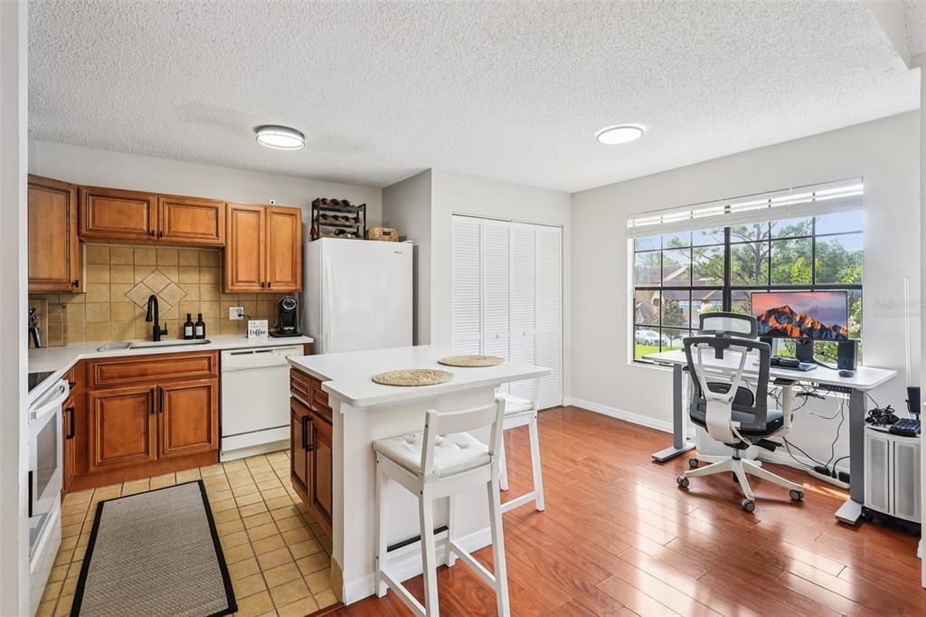 待售: $145,000 (1 贝兹, 1 浴室, 708 平方英尺)