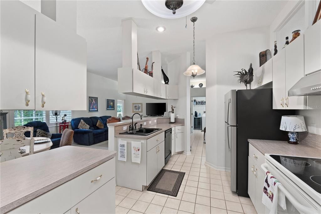 待售: $410,000 (3 贝兹, 2 浴室, 1943 平方英尺)