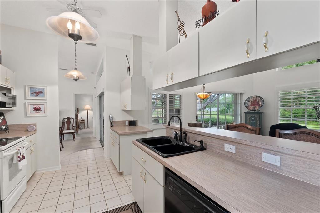 待售: $410,000 (3 贝兹, 2 浴室, 1943 平方英尺)