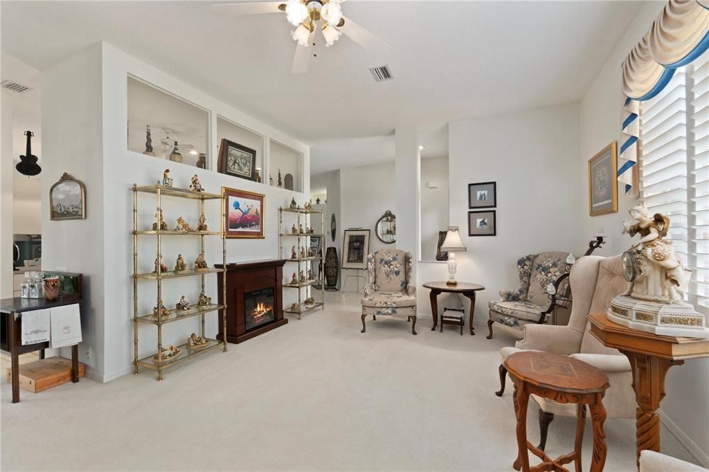 待售: $410,000 (3 贝兹, 2 浴室, 1943 平方英尺)