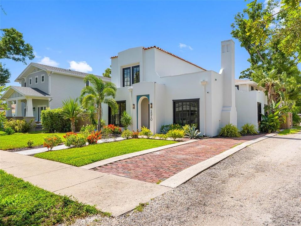 Active With Contract: $675,000 (4 beds, 4 baths, 2777 Square Feet)