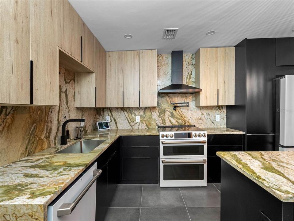 Active With Contract: $675,000 (4 beds, 4 baths, 2777 Square Feet)