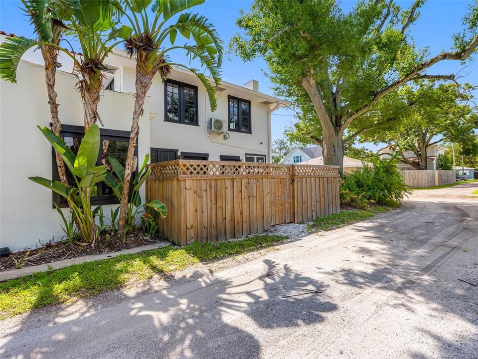 Active With Contract: $675,000 (4 beds, 4 baths, 2777 Square Feet)