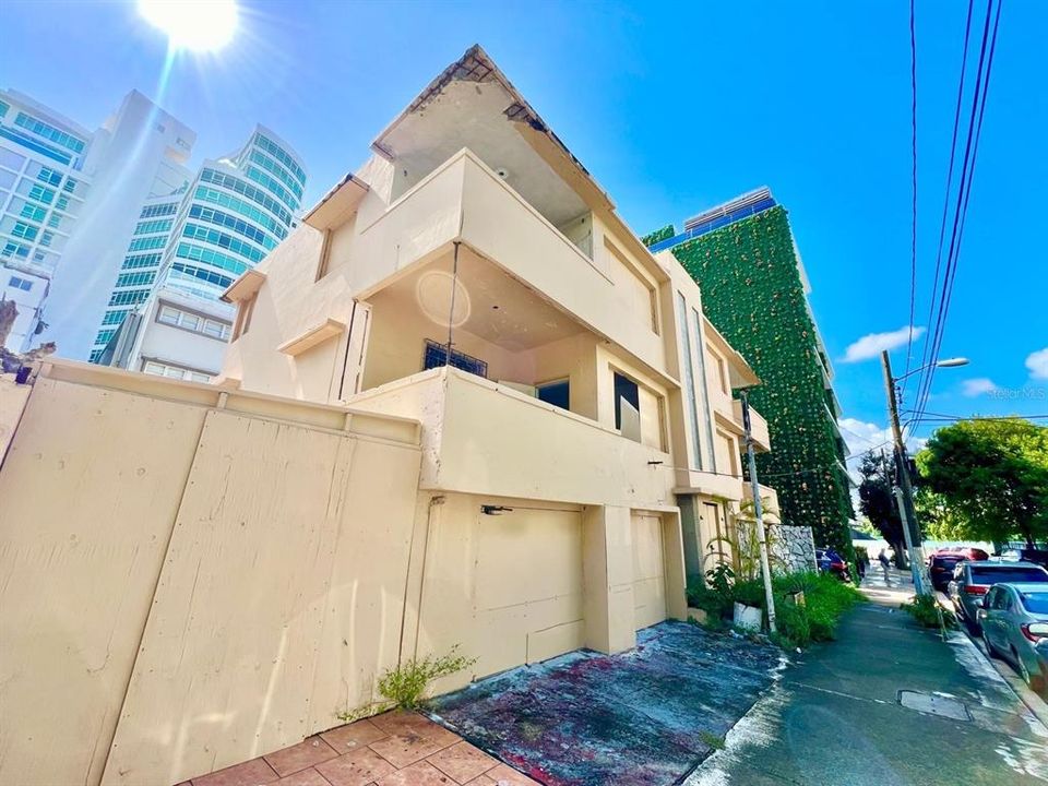 Active With Contract: $2,260,000 (12 beds, 8 baths, 7275 Square Feet)