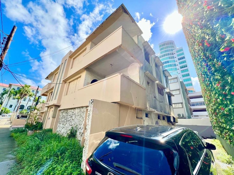 Active With Contract: $2,260,000 (12 beds, 8 baths, 7275 Square Feet)