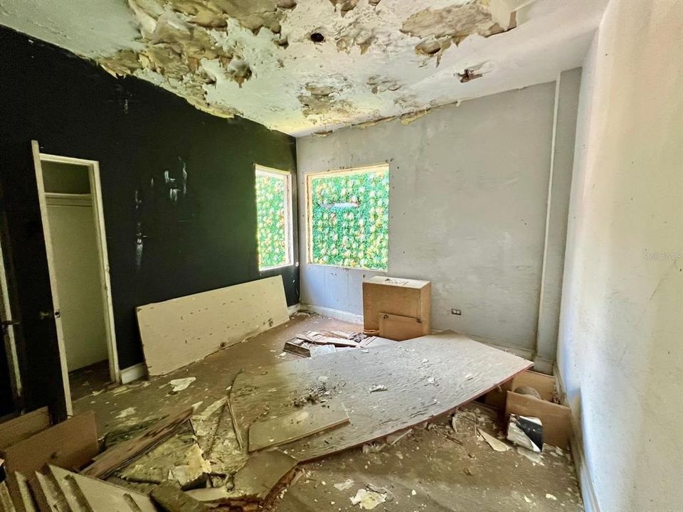 Active With Contract: $2,260,000 (12 beds, 8 baths, 7275 Square Feet)