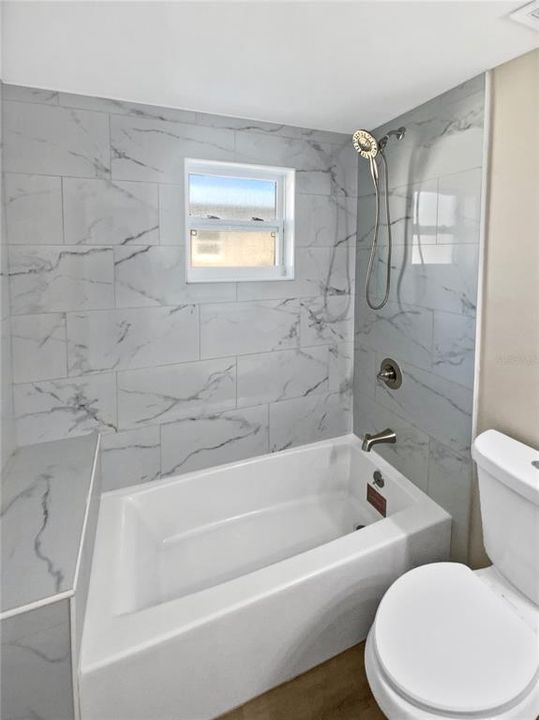 Activo con contrato: $400,000 (2 camas, 2 baños, 1975 Pies cuadrados)