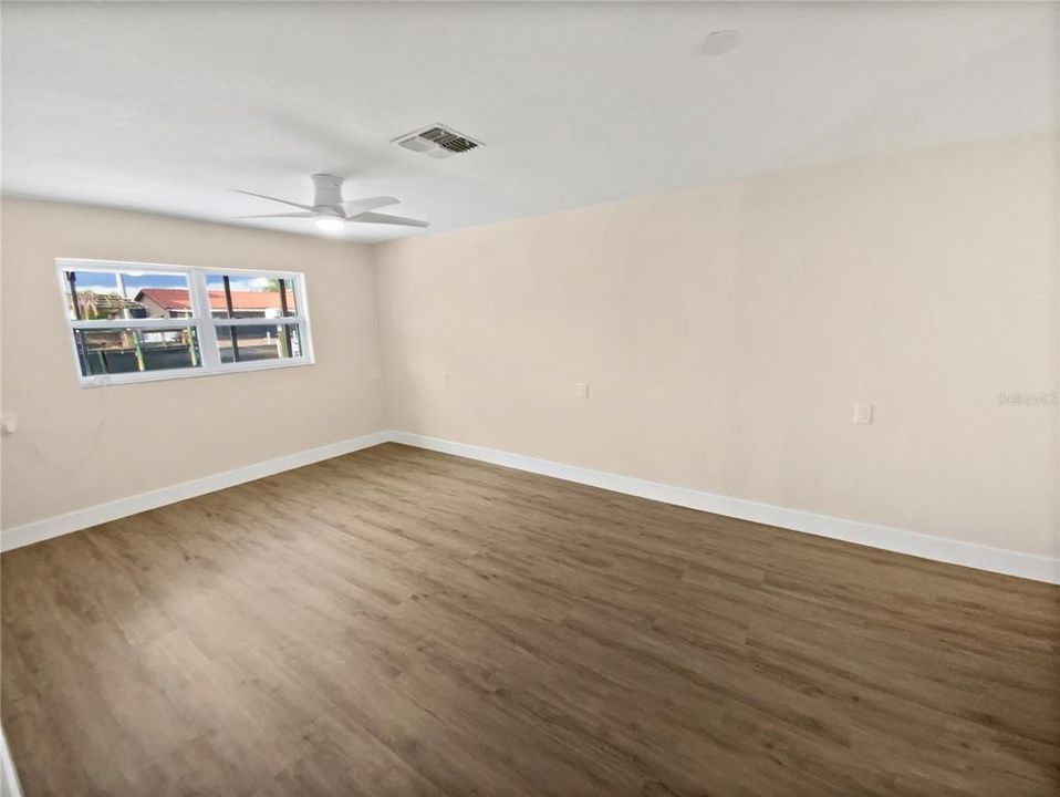 Activo con contrato: $400,000 (2 camas, 2 baños, 1975 Pies cuadrados)