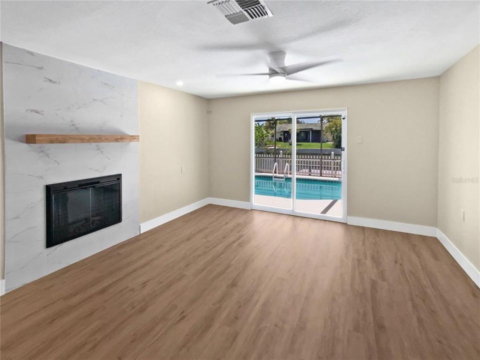 Activo con contrato: $400,000 (2 camas, 2 baños, 1975 Pies cuadrados)