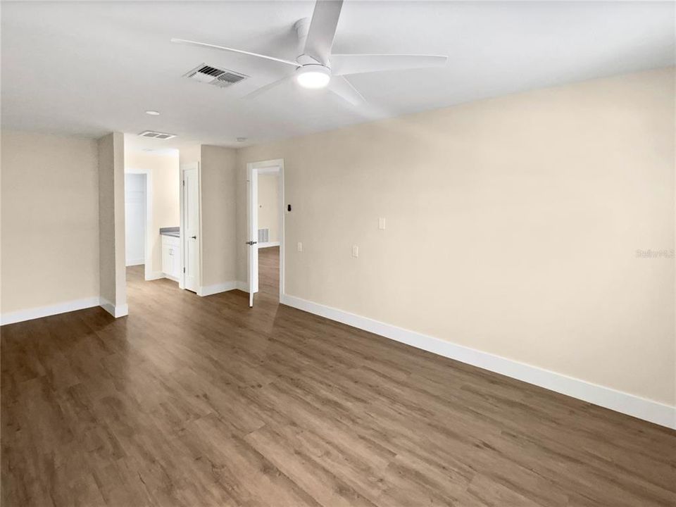 Activo con contrato: $400,000 (2 camas, 2 baños, 1975 Pies cuadrados)