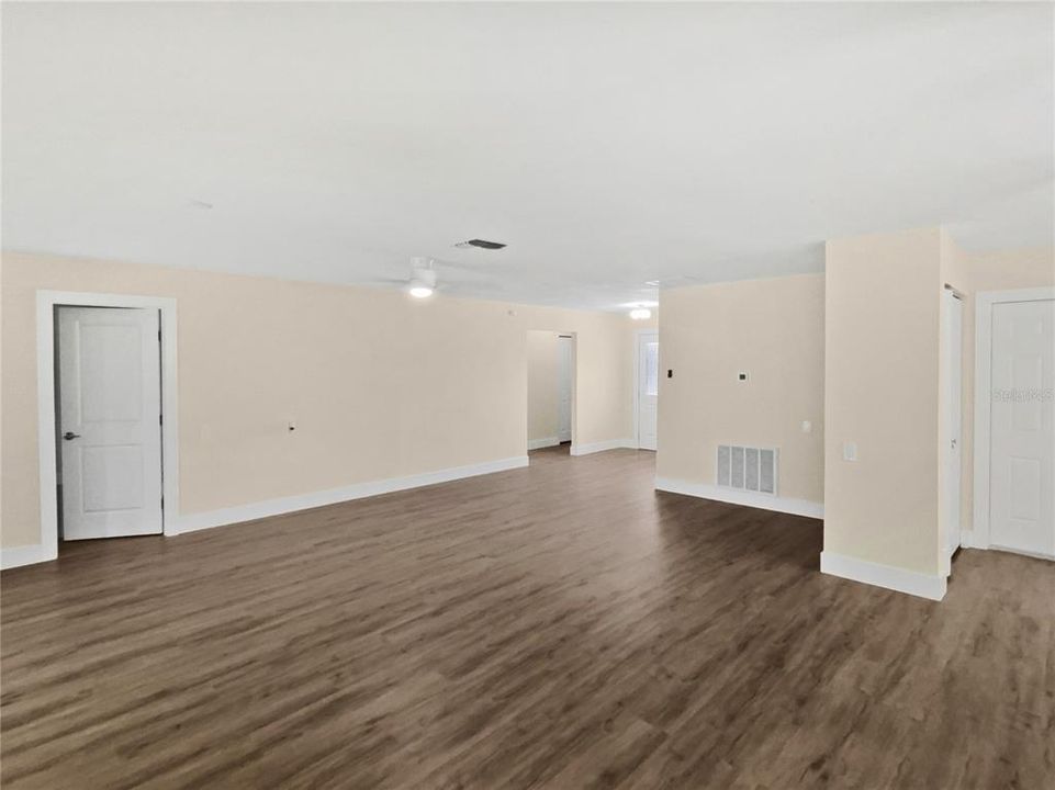 Activo con contrato: $400,000 (2 camas, 2 baños, 1975 Pies cuadrados)