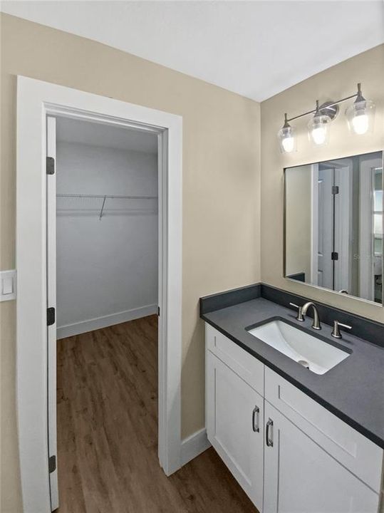 Activo con contrato: $400,000 (2 camas, 2 baños, 1975 Pies cuadrados)