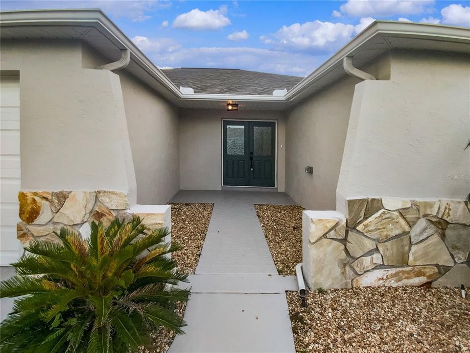 Activo con contrato: $400,000 (2 camas, 2 baños, 1975 Pies cuadrados)