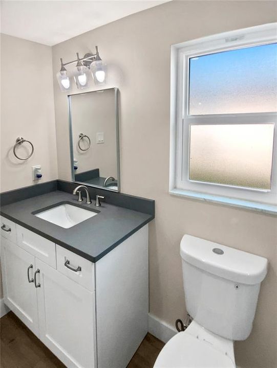 Activo con contrato: $400,000 (2 camas, 2 baños, 1975 Pies cuadrados)