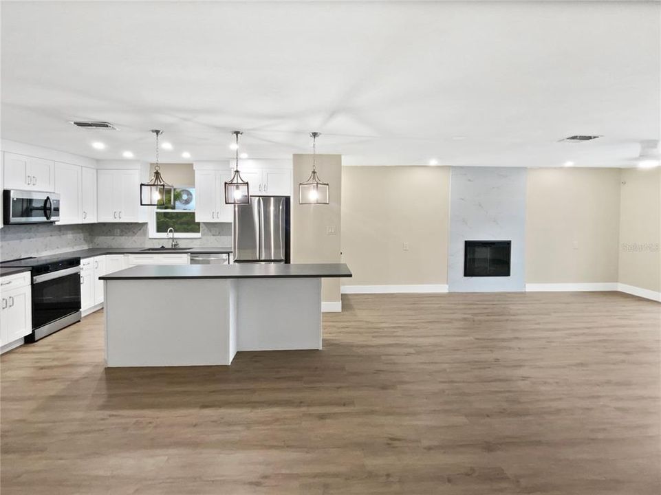 Activo con contrato: $400,000 (2 camas, 2 baños, 1975 Pies cuadrados)