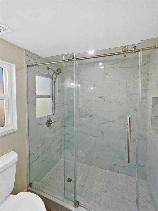 Activo con contrato: $400,000 (2 camas, 2 baños, 1975 Pies cuadrados)