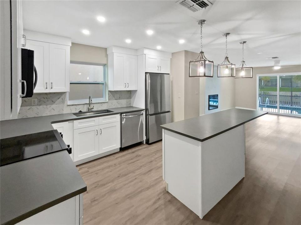 Activo con contrato: $400,000 (2 camas, 2 baños, 1975 Pies cuadrados)