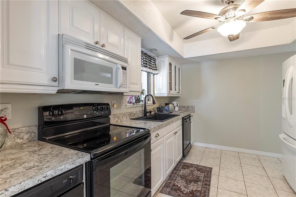 待售: $169,900 (2 贝兹, 2 浴室, 1144 平方英尺)