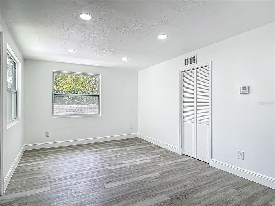 待售: $279,500 (0 贝兹, 0 浴室, 2060 平方英尺)