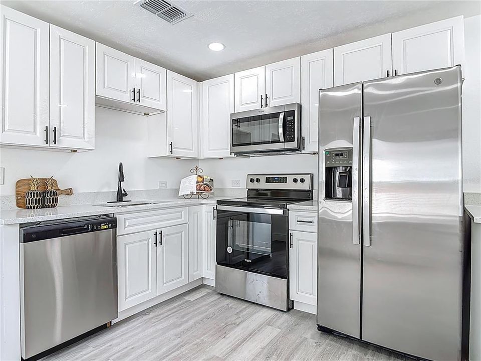 待售: $279,500 (0 贝兹, 0 浴室, 2060 平方英尺)