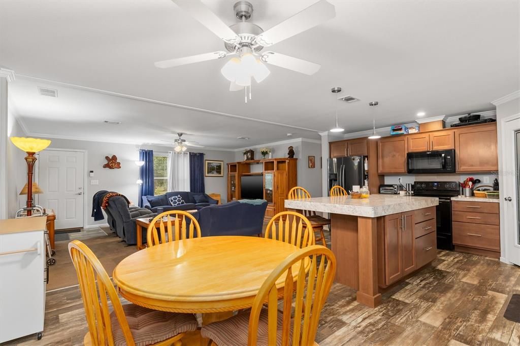 En Venta: $439,999 (3 camas, 2 baños, 1560 Pies cuadrados)