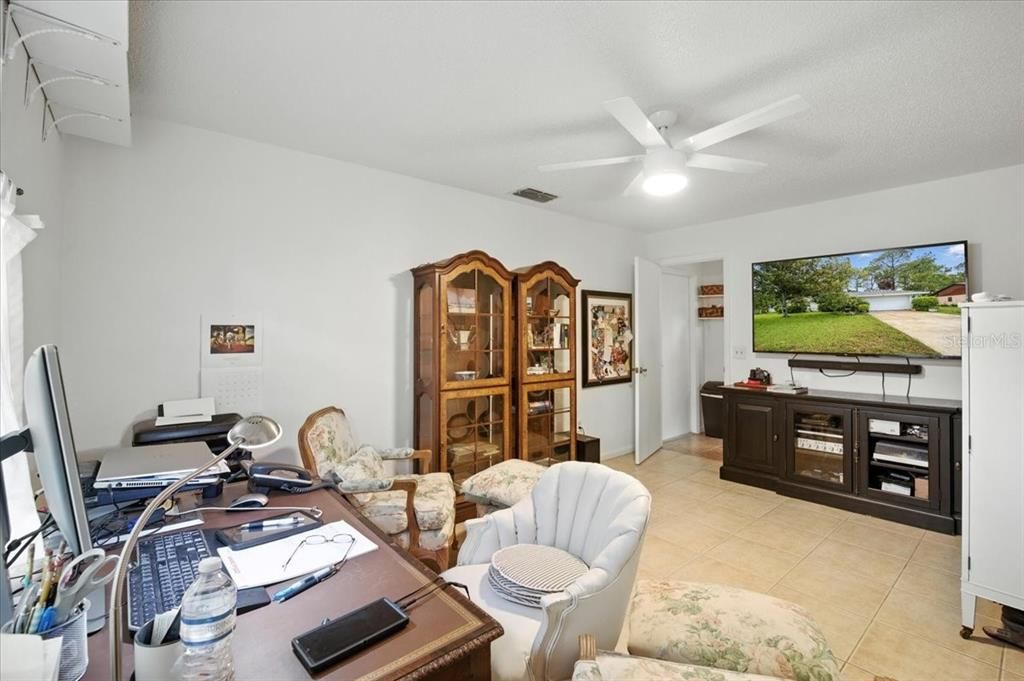 На продажу: $315,900 (3 спален, 2 ванн, 1355 Квадратных фут)