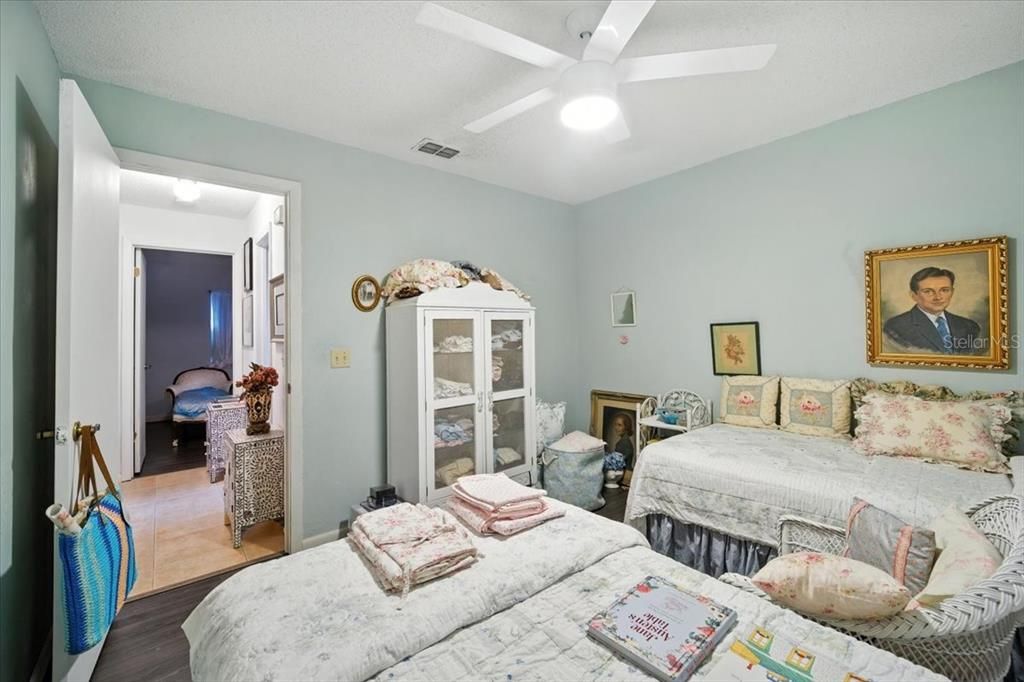 На продажу: $315,900 (3 спален, 2 ванн, 1355 Квадратных фут)