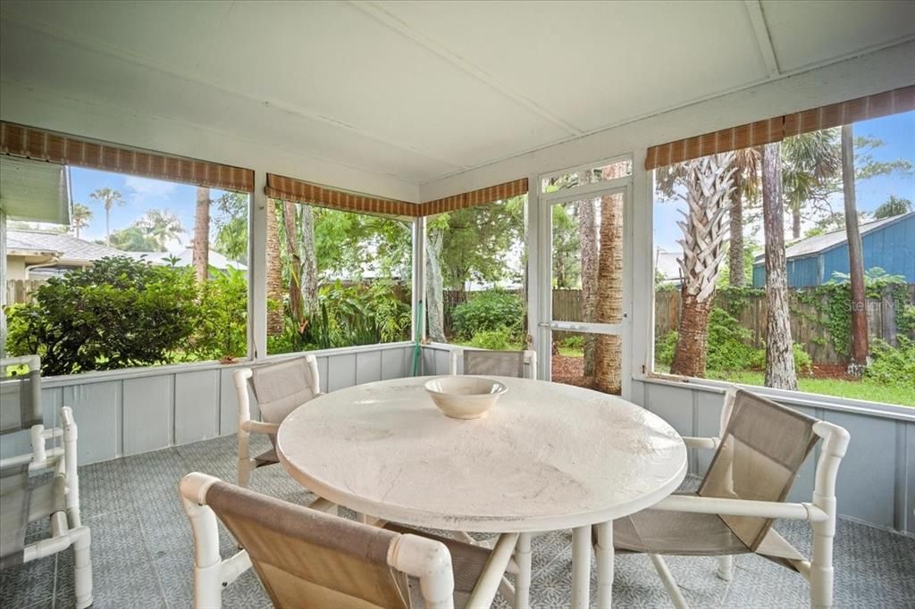 На продажу: $315,900 (3 спален, 2 ванн, 1355 Квадратных фут)