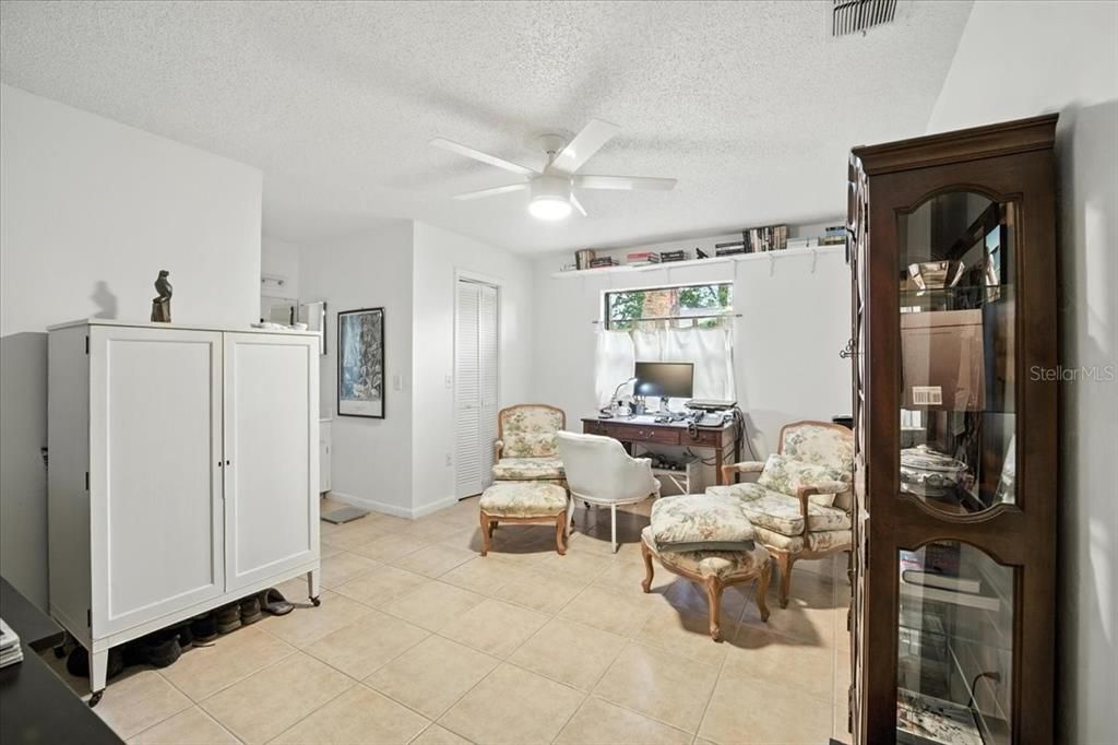 На продажу: $315,900 (3 спален, 2 ванн, 1355 Квадратных фут)