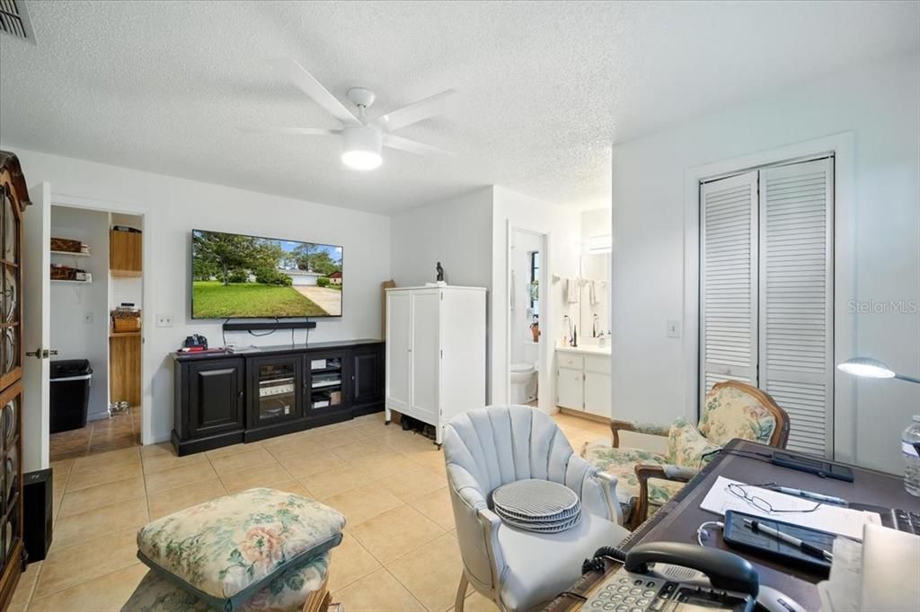 На продажу: $315,900 (3 спален, 2 ванн, 1355 Квадратных фут)