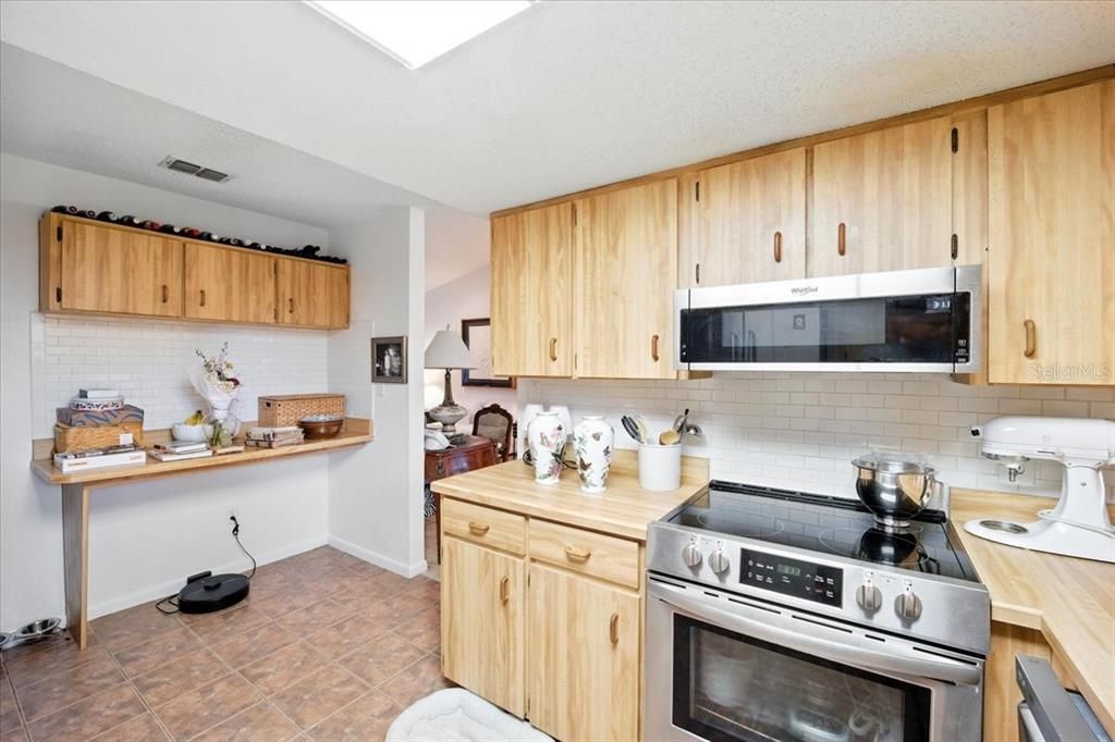 На продажу: $315,900 (3 спален, 2 ванн, 1355 Квадратных фут)