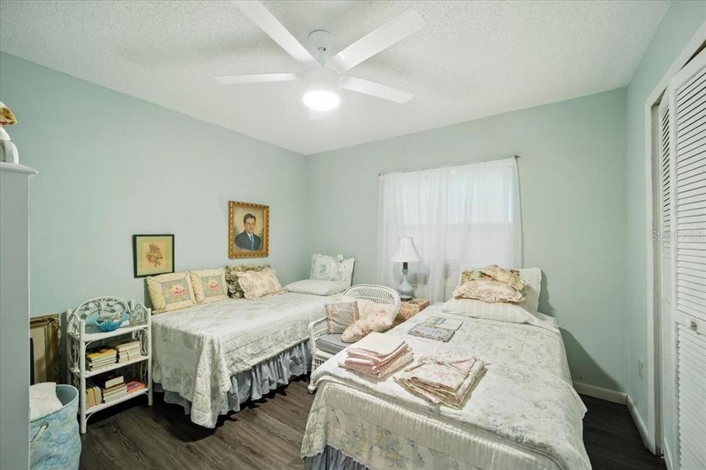 На продажу: $315,900 (3 спален, 2 ванн, 1355 Квадратных фут)