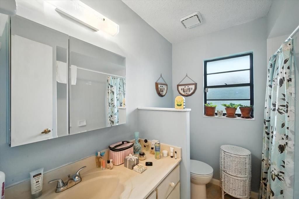 На продажу: $315,900 (3 спален, 2 ванн, 1355 Квадратных фут)