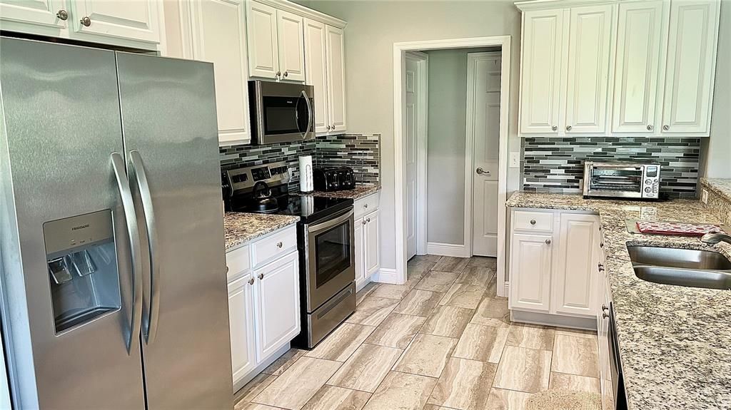 En Venta: $417,000 (5 camas, 3 baños, 2339 Pies cuadrados)