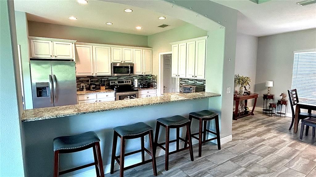 En Venta: $417,000 (5 camas, 3 baños, 2339 Pies cuadrados)