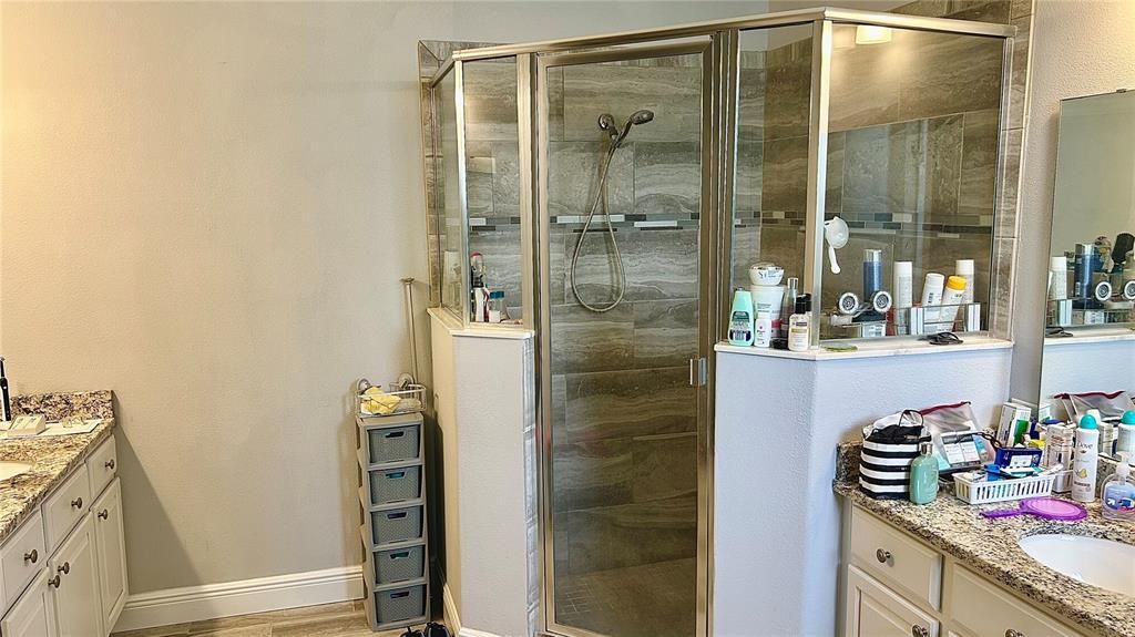 En Venta: $417,000 (5 camas, 3 baños, 2339 Pies cuadrados)