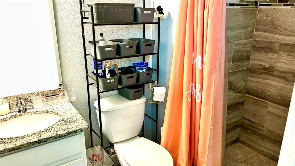 En Venta: $417,000 (5 camas, 3 baños, 2339 Pies cuadrados)