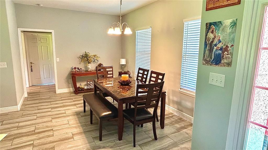 En Venta: $417,000 (5 camas, 3 baños, 2339 Pies cuadrados)