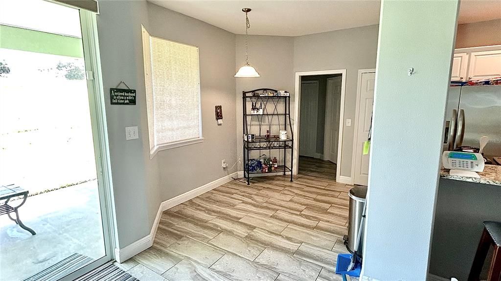 En Venta: $417,000 (5 camas, 3 baños, 2339 Pies cuadrados)